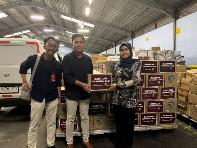 GK Group, via GK Foundation, Distributes Mineral Water Relief to Disaster Victims in Sumatra